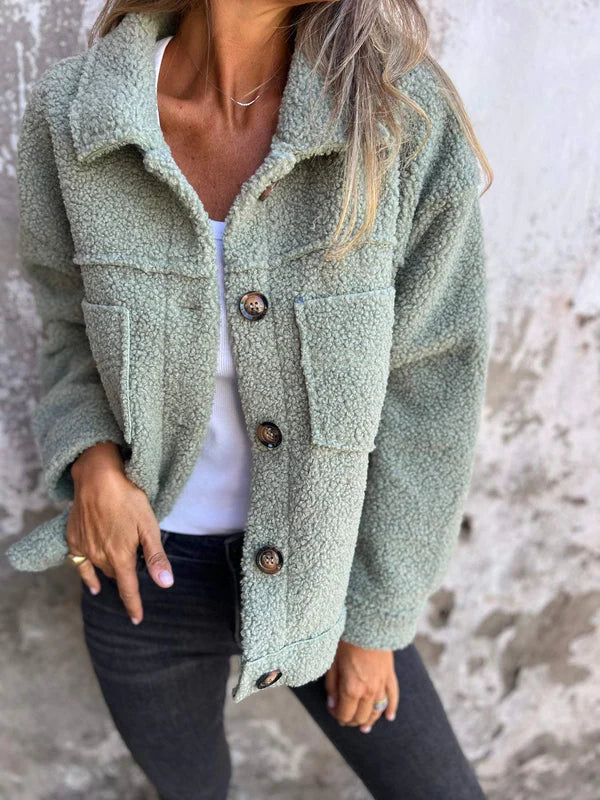 NATASCHA - KLASSISCHE KURZE WOLLJACKE MIT REVERS