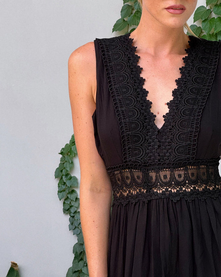 Luna | Kleid mit V-Ausschnitt und Spitze