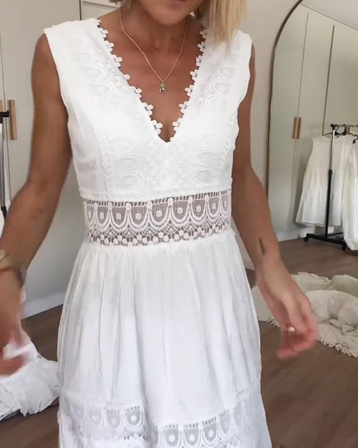 Luna | Kleid mit V-Ausschnitt und Spitze