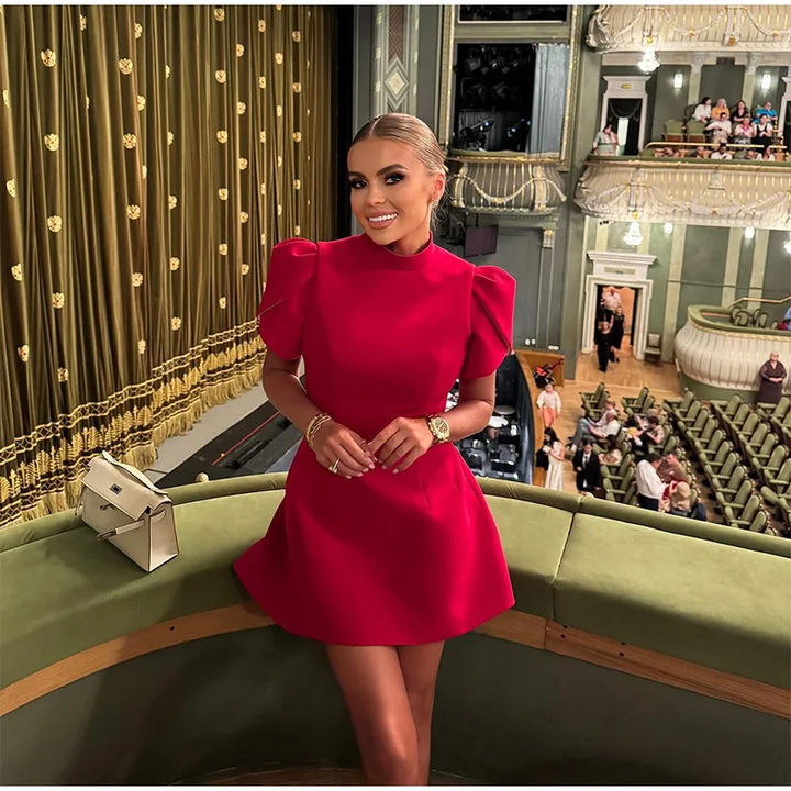 Brand & Belle | Luxuriöses Mini-Kleid mit skulptierten Ärmeln