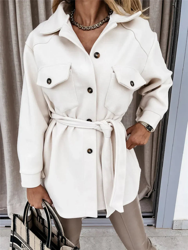 Sophie – Eleganter Hemdblusen-Mantel in Schwarz