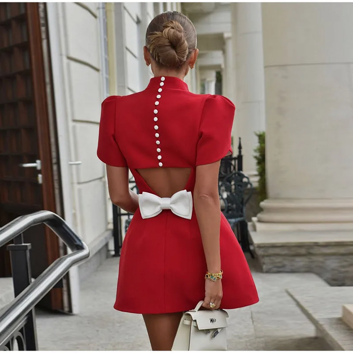 Brand & Belle | Luxuriöses Mini-Kleid mit skulptierten Ärmeln