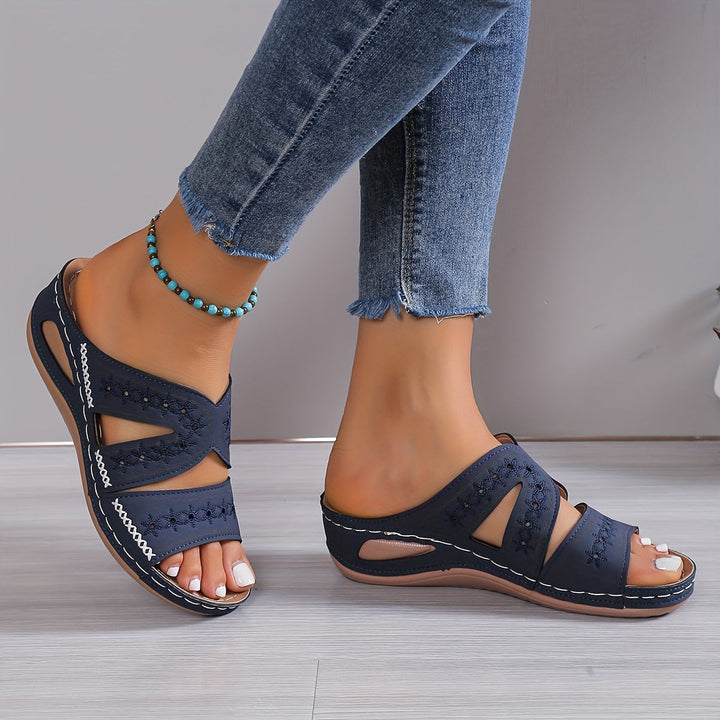 ZARAH BESTICKTE SLIDE-SANDALEN | KOMFORT TRIFFT HANDWERK IN EINEM LÄSSIGEN DESIGN