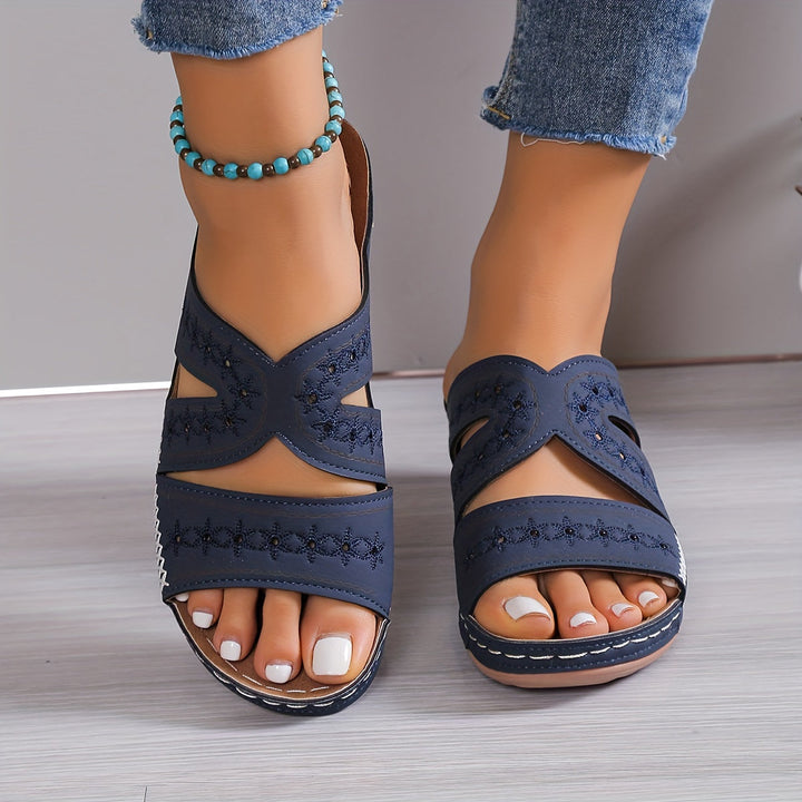 ZARAH BESTICKTE SLIDE-SANDALEN | KOMFORT TRIFFT HANDWERK IN EINEM LÄSSIGEN DESIGN