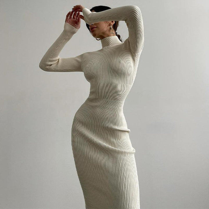 Sure! Here are some variations with different women's names:

1. **Sophie - Eleganter Pullover mit hohem Kragen**
2. **Lena - Eleganter Pullover mit hohem Kragen**
3. **Maya - Eleganter Pullover mit hohem Kragen**
4. **Emma - Eleganter Pullover mit hohem